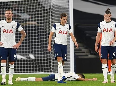 Tottenham Hotspur était à égalité par West Ham United avec une avance de 3 points